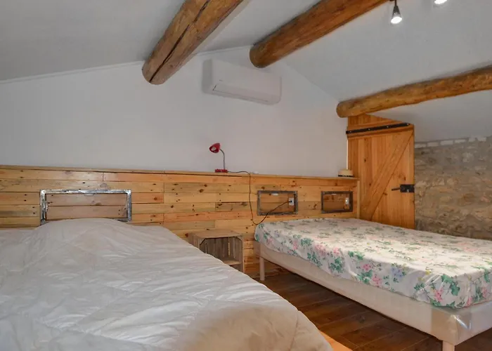 3 Bedroom Gorgeous In Casa de Férias Montclus (Gard)