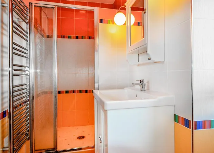 3 Bedroom Gorgeous In Montclus (Gard)