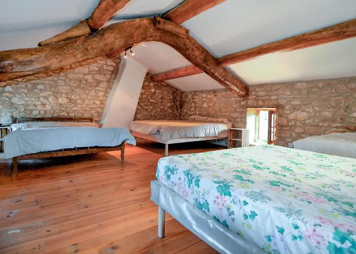 3 Bedroom Gorgeous In Casa de Férias Montclus (Gard)